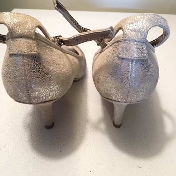 Crackled Silver Pumps by Chinese Laundry - Picture 3 of 4